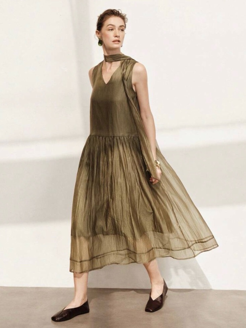 Sleeveless Olive Green Plissé Midi Dress with Neck Scarf